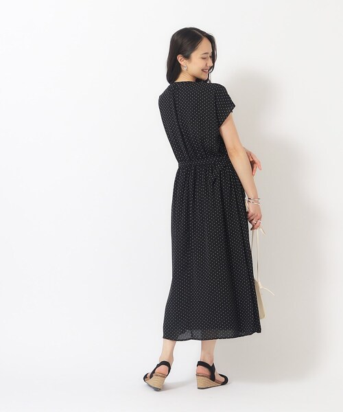 DRESKIP（ドレスキップ）の「◆【無理せずキレイ】夏のお出かけに 女性らしさあふれる ドットプリントワンピース（ワンピース・レディース・ブルー系5/ブラック系/アイボリー系・02/04/03）」の13枚目の写真