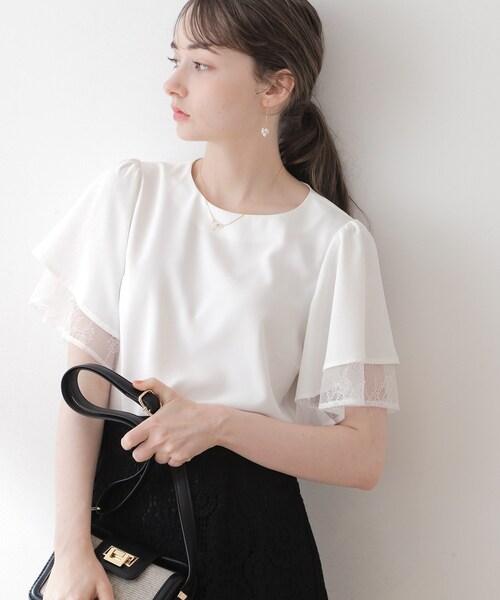 couture brooch（クチュールブローチ）の「◆【洗える・二の腕カバー】レース重ねフレアブラウス（シャツ/ブラウス・レディース・ブラック/オフホワイト/ライトイエロー系/ピンク・38/40/42）」の2枚目の写真