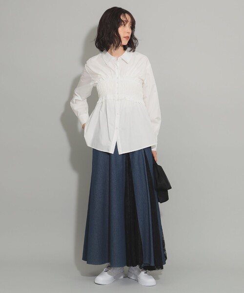 Ray BEAMS（レイビームス）の「シャーリング ビスチェ シャツ（シャツ/ブラウス・レディース・ライトブルー/ホワイト・ONE SIZE）」の4枚目の写真