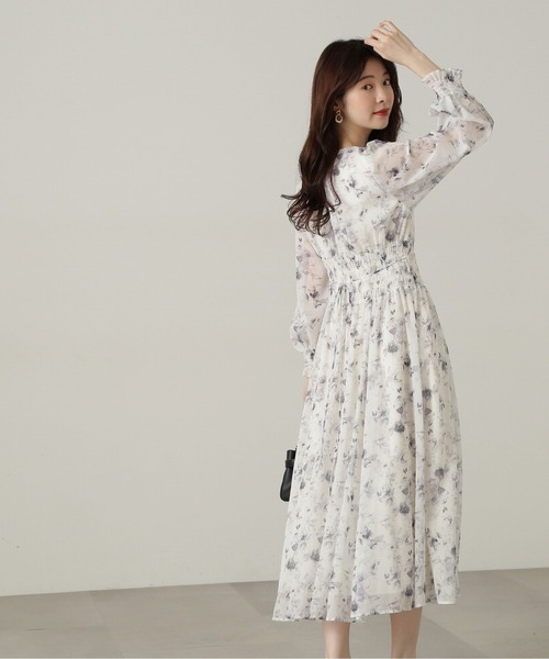 PROPORTION BODY DRESSING(プロポーションボディドレッシング)の「花柄シャーリングワンピース / 1214240905(ワンピース・レディース・ブラック/ベージュ・SMALL/MEDIUM)」の3枚目の写真