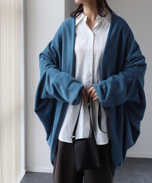 HUG.U（ハグユー）の「変形カーディガン（カーディガン/ボレロ・レディース・レッド/ブラック/ブルーグリーン/ライトベージュ/グレー・FREE）」の10枚目の写真