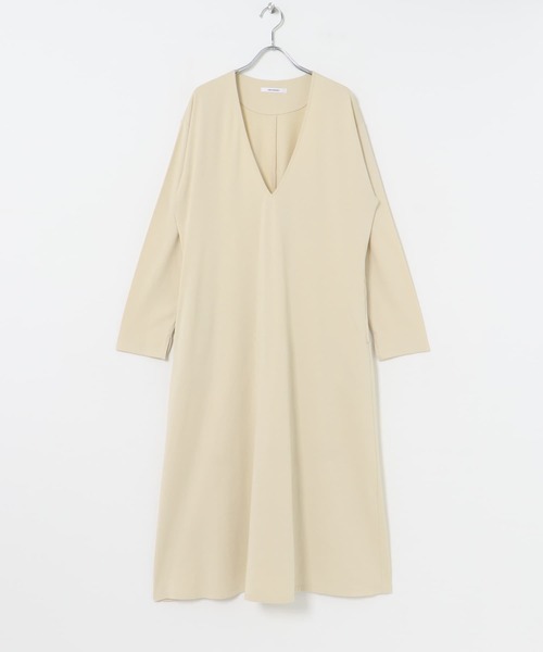 URBAN RESEARCH（アーバンリサーチ）の「『MADE IN JAPAN』Vネックロングワンピース（ワンピース・レディース・ライトベージュ/ブラック・FREE）」の16枚目の写真