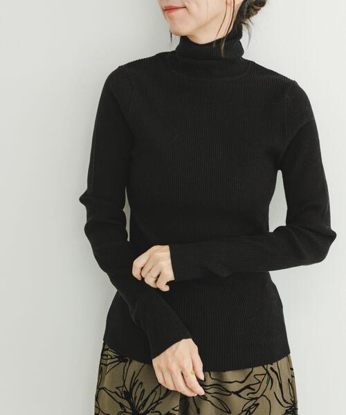 ITEMS URBANRESEARCH（アイテムズ アーバンリサーチ）の「タートルネックリブニット（ニット/セーター・レディース・オフホワイト/ブルー/ブラック/グリーン系その他/オレンジ・FREE）」の3枚目の写真