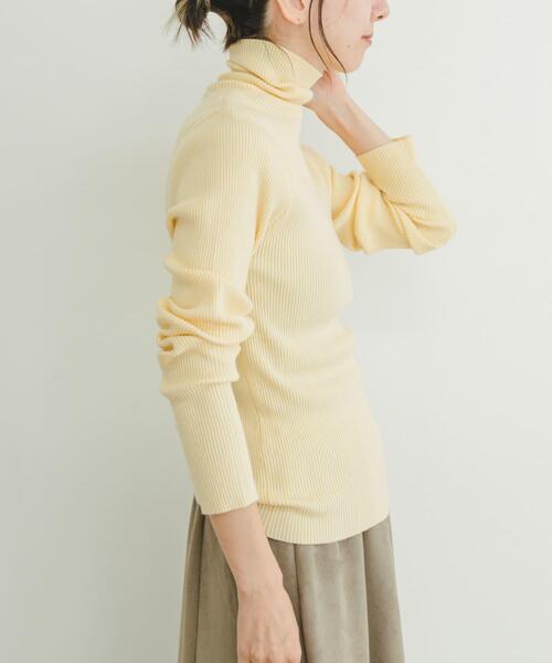 ITEMS URBANRESEARCH（アイテムズ アーバンリサーチ）の「タートルネックリブニット（ニット/セーター・レディース・オフホワイト/ブルー/ブラック/グリーン系その他/オレンジ・FREE）」の6枚目の写真