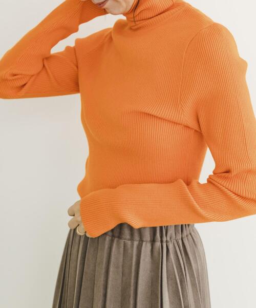 ITEMS URBANRESEARCH（アイテムズ アーバンリサーチ）の「タートルネックリブニット（ニット/セーター・レディース・オフホワイト/ブルー/ブラック/グリーン系その他/オレンジ・FREE）」の15枚目の写真