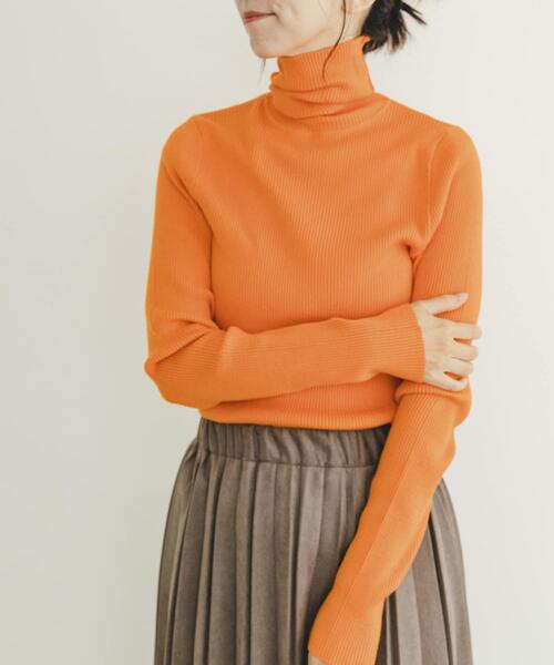 ITEMS URBANRESEARCH（アイテムズ アーバンリサーチ）の「タートルネックリブニット（ニット/セーター・レディース・オフホワイト/ブルー/ブラック/グリーン系その他/オレンジ・FREE）」の16枚目の写真