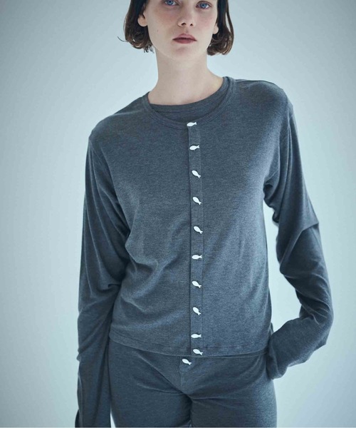 SEA（シー）の「ベアフライス サーディンボタンカーディガン（カーディガン/ボレロ・レディース・チャコールグレー/ブラック/ホワイト/レッド・ONE SIZE）」の4枚目の写真