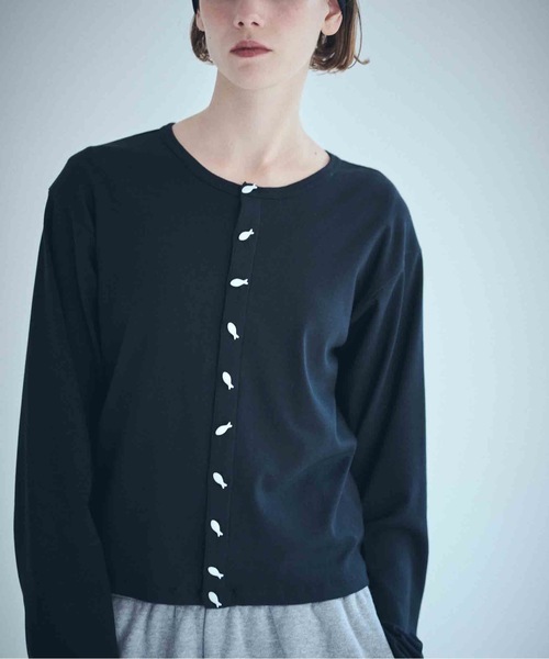 SEA（シー）の「ベアフライス サーディンボタンカーディガン（カーディガン/ボレロ・レディース・チャコールグレー/ブラック/ホワイト/レッド・ONE SIZE）」の3枚目の写真