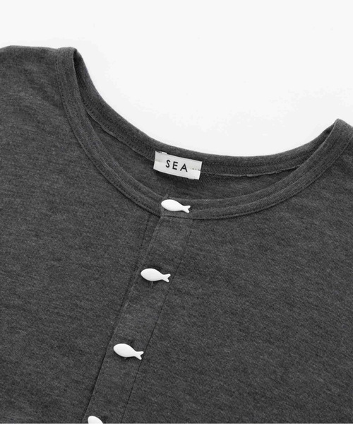 SEA（シー）の「ベアフライス サーディンボタンカーディガン（カーディガン/ボレロ・レディース・チャコールグレー/ブラック/ホワイト/レッド・ONE SIZE）」の12枚目の写真