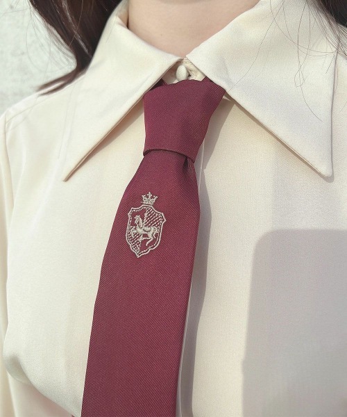 F i.n.t(フィント)の「ネクタイ付きビッグカラーシャツ(シャツ/ブラウス・レディース・オフホワイト/ライトベージュ・FREE)」の3枚目の写真