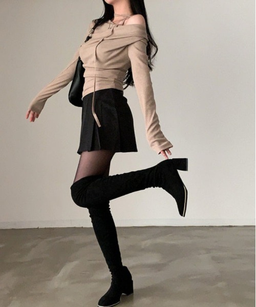 Silly（シリー）の「【韓国ファッション◎】オフショルダースリムニット（ニット/セーター・レディース・グレー/アイボリー/ブラック/レッド・FREE）」の7枚目の写真