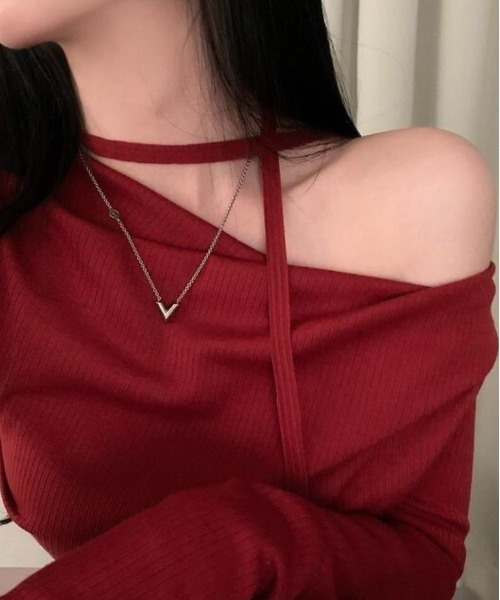 Silly（シリー）の「【韓国ファッション◎】オフショルダースリムニット（ニット/セーター・レディース・グレー/アイボリー/ブラック/レッド・FREE）」の14枚目の写真