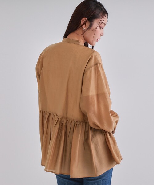 OPAQUE.CLIP(オペークドットクリップ)の「シアーペプラムブラウス【洗濯機洗い可】(シャツ/ブラウス・レディース・ナチュラル/キャメル/ブルー系その他・38/40/42)」の19枚目の写真