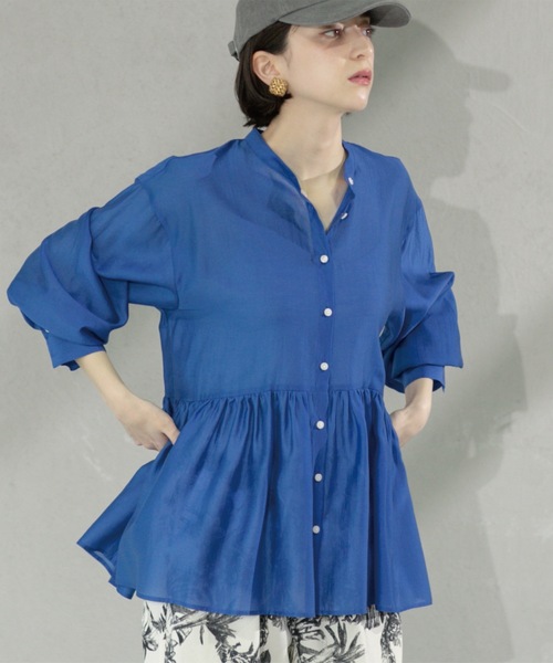 OPAQUE.CLIP(オペークドットクリップ)の「シアーペプラムブラウス【洗濯機洗い可】(シャツ/ブラウス・レディース・ナチュラル/キャメル/ブルー系その他・38/40/42)」の2枚目の写真