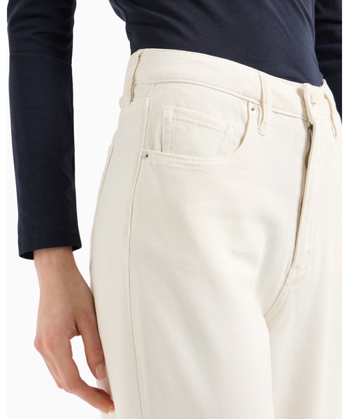 ARMANI EXCHANGE（アルマーニエクスチェンジ）の「【A|X アルマーニ エクスチェンジ】ホワイトデニムパンツ_J38 RELAXED（デニムパンツ・レディース・ホワイト・25inch/24inch/26inch/27inch/28inch/29inch）」の3枚目の写真