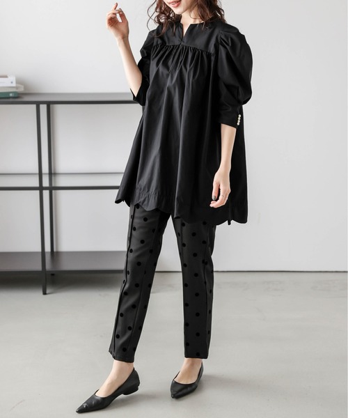 AMELY（エミリー）の「袖口パール キーネックフレアチュニック（チュニック・レディース・ブラック/ホワイト・フリー）」の6枚目の写真