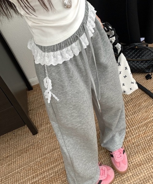 LADY LIKE（レディライク）の「レースリボンワイドスウェットパンツ（スウェットパンツ・レディース・グレー/ブラック・M）」の2枚目の写真