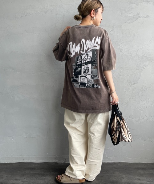 BEN DAVIS（ベンデイビス）の「[BEN DAVIS/ベンデイビス] BILLBOARD バックフォトグラフィック ヴィンテージライクTシャツ（Tシャツ/カットソー・レディース・ブラウン/ブラック・M/L/XL）」の4枚目の写真