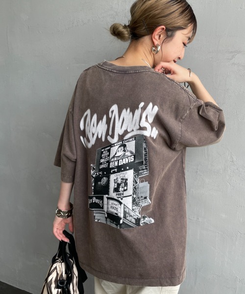 BEN DAVIS（ベンデイビス）の「[BEN DAVIS/ベンデイビス] BILLBOARD バックフォトグラフィック ヴィンテージライクTシャツ（Tシャツ/カットソー・レディース・ブラウン/ブラック・M/L/XL）」の5枚目の写真