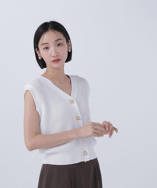 NATURAL BEAUTY BASIC（ナチュラルビューティーベーシック）の「◇ゴールドボタンニットベスト（ベスト・レディース・ブラック系その他/オフホワイト/ネイビー・FREE）」の18枚目の写真