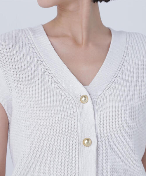 NATURAL BEAUTY BASIC（ナチュラルビューティーベーシック）の「◇ゴールドボタンニットベスト（ベスト・レディース・ブラック系その他/オフホワイト/ネイビー・FREE）」の22枚目の写真