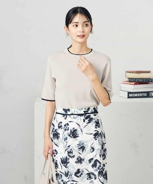 a.v.v(アーヴェヴェ)の「【接触冷感/UVカット/洗える】クルーネックハーフスリーブ美ラクるサマーニット(ニット/セーター・レディース・グレー系その他/ブラック/ベージュ/ホワイト/アイボリー/ブルー・38/36/40/34/42)」の4枚目の写真