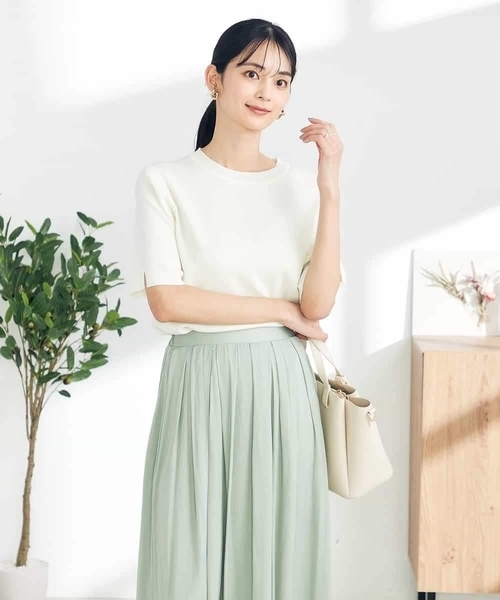 a.v.v(アーヴェヴェ)の「【接触冷感/UVカット/洗える】クルーネックハーフスリーブ美ラクるサマーニット(ニット/セーター・レディース・グレー系その他/ブラック/ベージュ/ホワイト/アイボリー/ブルー・38/36/40/34/42)」の14枚目の写真