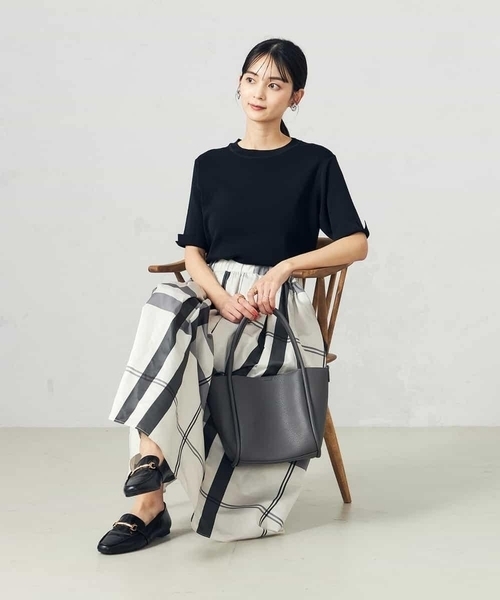 a.v.v(アーヴェヴェ)の「【接触冷感/UVカット/洗える】クルーネックハーフスリーブ美ラクるサマーニット(ニット/セーター・レディース・グレー系その他/ブラック/ベージュ/ホワイト/アイボリー/ブルー・38/36/40/34/42)」の20枚目の写真