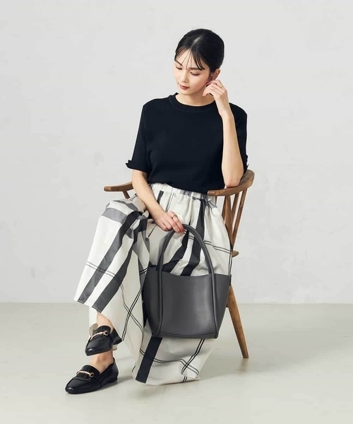 a.v.v(アーヴェヴェ)の「【接触冷感/UVカット/洗える】クルーネックハーフスリーブ美ラクるサマーニット(ニット/セーター・レディース・グレー系その他/ブラック/ベージュ/ホワイト/アイボリー/ブルー・38/36/40/34/42)」の21枚目の写真