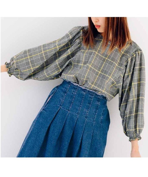 Live in comfort（リブインコンフォート）の「リブ　イン　コンフォート　ネックギャザーで簡単に着られる！ボリューム袖ブラウス（シャツ/ブラウス・レディース・グレー系その他/ブラック系その他/ホワイト系その他・M/L/LL/3L）」の3枚目の写真