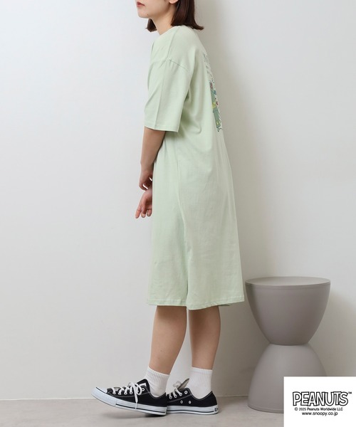 PEANUTS(ピーナッツ)の「PEANUTS 天竺スーパーBIGTシャツ(Tシャツ/カットソー・メンズ・ブルーグレー/ライトカーキ/ライトグリーン/ピンク系その他/ピンクベージュ/チャコール/ベージュ系その他/ホワイト/ブラック/グレイッシュベージュ/オートミール/グレー系その他/ネイビー系/サックスブルー系/ライトグリーン系・M/L)」の17枚目の写真