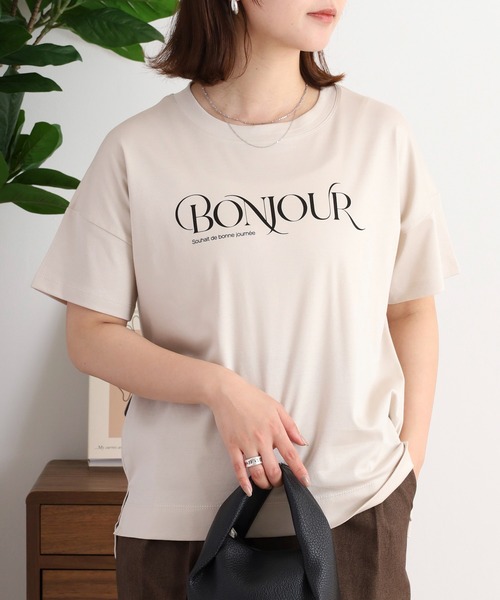 BRODIAEA(ブローディア)の「BRODIAEA BONJOURロゴプリント半袖Tシャツ【日本製】(Tシャツ/カットソー・レディース・オレンジ/グリーン/ライトベージュ/オフホワイト/ネイビー・40)」の12枚目の写真