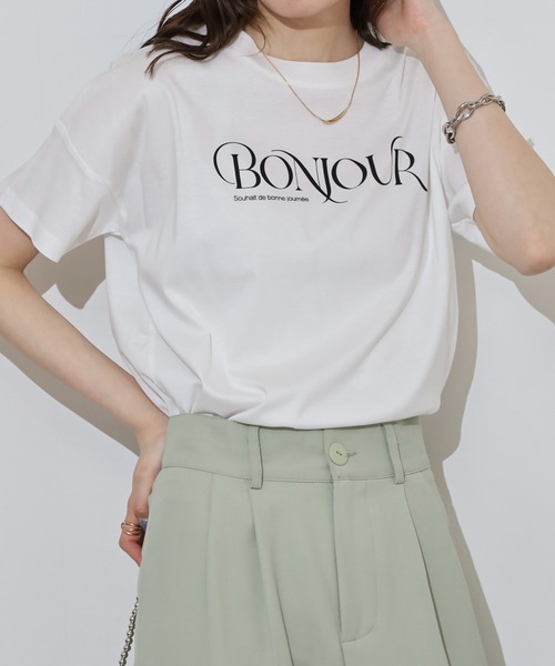 BRODIAEA(ブローディア)の「BRODIAEA BONJOURロゴプリント半袖Tシャツ【日本製】(Tシャツ/カットソー・レディース・オレンジ/グリーン/ライトベージュ/オフホワイト/ネイビー・40)」の6枚目の写真
