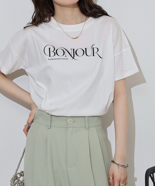 BRODIAEA(ブローディア)の「BRODIAEA BONJOURロゴプリント半袖Tシャツ【日本製】(Tシャツ/カットソー・レディース・オレンジ/グリーン/ライトベージュ/オフホワイト/ネイビー・40)」の8枚目の写真
