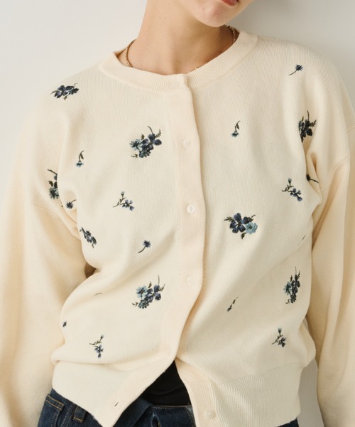 Unitage(ユニテージ)の「フラワー刺繍カーディガン(カーディガン/ボレロ・レディース・アイボリー/ブラウン/チャコールグレー・FREE)」の2枚目の写真