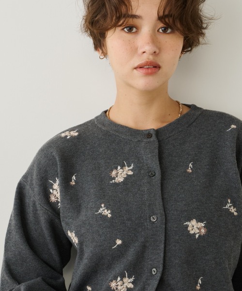 Unitage(ユニテージ)の「フラワー刺繍カーディガン(カーディガン/ボレロ・レディース・アイボリー/ブラウン/チャコールグレー・FREE)」の4枚目の写真
