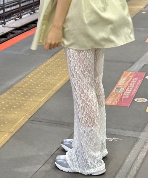 VIVID LADY(ビビッドレディー)の「レース スリム フレアパンツ レギンス(その他パンツ・レディース・ホワイト/ブラック・FREE)」の21枚目の写真