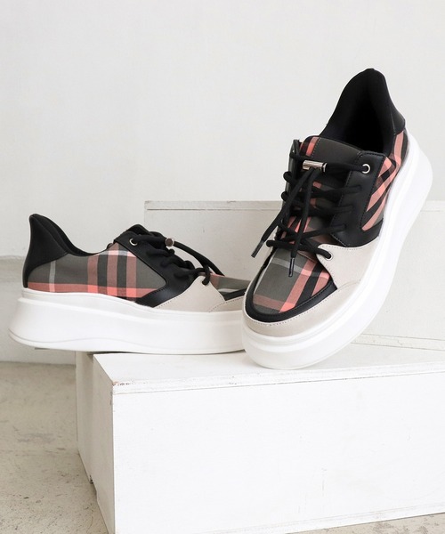 byあしながおじさん（バイアシナガオジサン）の「HANDSFREE｜厚底スニーカー　8490115（スニーカー・レディース・ベージュ/ブラック×ホワイト/ブラック×ピンク・22.5cm/23cm/23.5cm/24cm/24.5cm）」の3枚目の写真