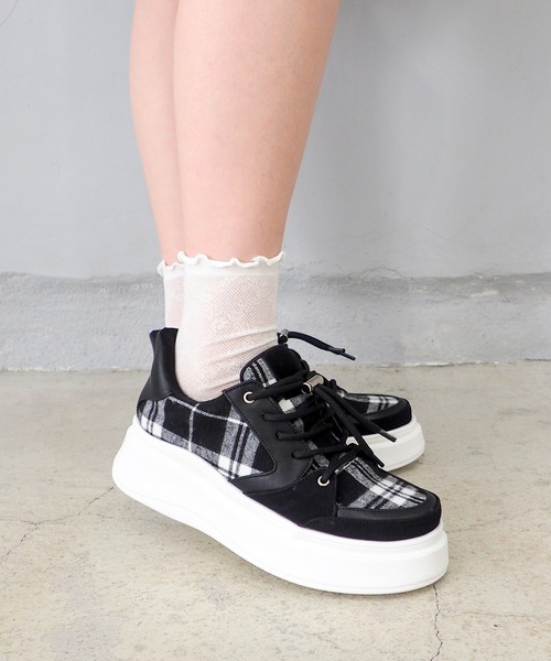 byあしながおじさん（バイアシナガオジサン）の「HANDSFREE｜厚底スニーカー　8490115（スニーカー・レディース・ベージュ/ブラック×ホワイト/ブラック×ピンク・22.5cm/23cm/23.5cm/24cm/24.5cm）」の7枚目の写真