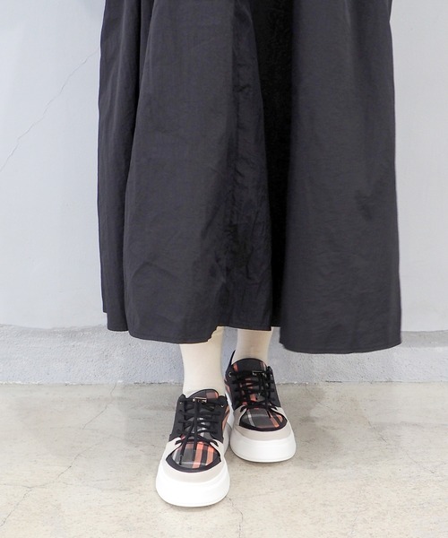 byあしながおじさん（バイアシナガオジサン）の「HANDSFREE｜厚底スニーカー　8490115（スニーカー・レディース・ベージュ/ブラック×ホワイト/ブラック×ピンク・22.5cm/23cm/23.5cm/24cm/24.5cm）」の15枚目の写真