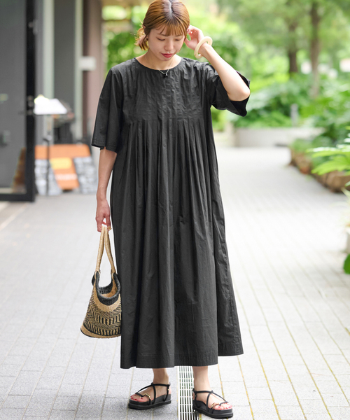 1枚で着映えする。コットンポプリンタックワンピース（ワンピース