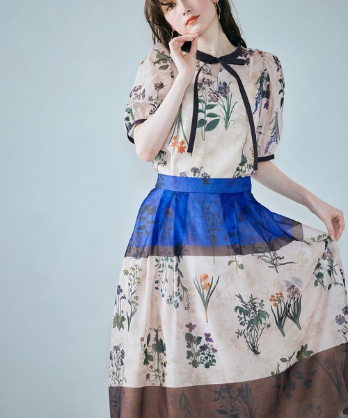 Audie a Muses（オーディアミューズ）の「カラーブロックフラワー