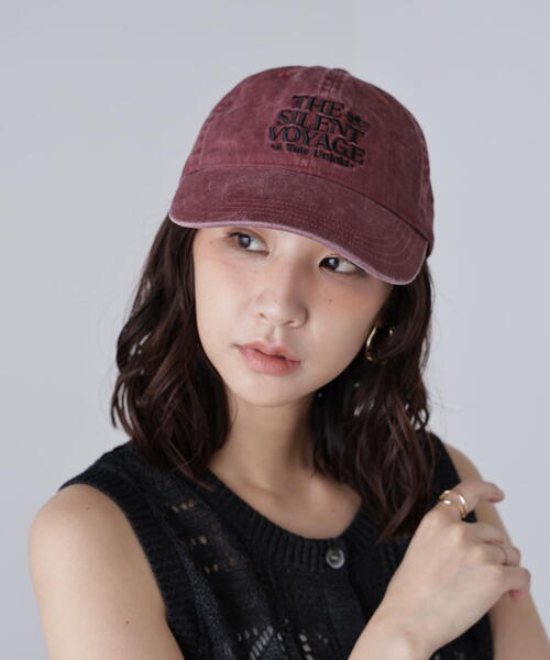 FREE'S MART（フリーズマート）の「ウォッシュドロゴキャップ（キャップ・レディース・グレー/レッド・ﾌﾘ-）」の2枚目の写真