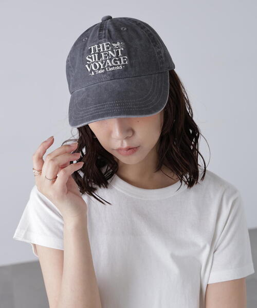 FREE'S MART（フリーズマート）の「ウォッシュドロゴキャップ（キャップ・レディース・グレー/レッド・ﾌﾘ-）」の3枚目の写真