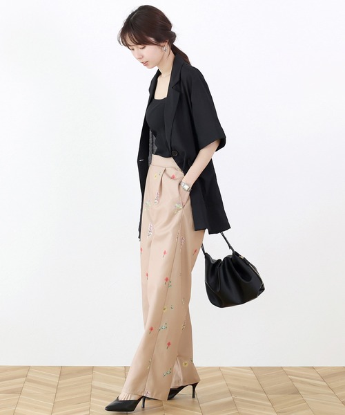 Aletta vita(アレッタビータ)の「エステルツイルフラワープリントワイドパンツ(その他パンツ・レディース・ベージュ/ブラック・M)」の13枚目の写真