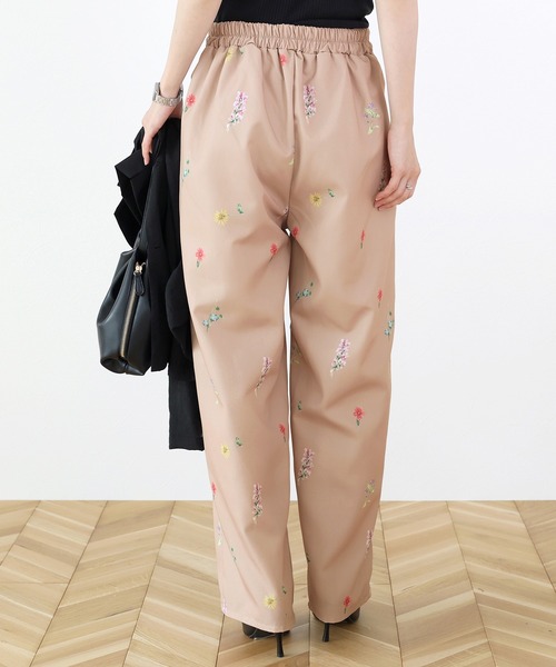 Aletta vita(アレッタビータ)の「エステルツイルフラワープリントワイドパンツ(その他パンツ・レディース・ベージュ/ブラック・M)」の15枚目の写真