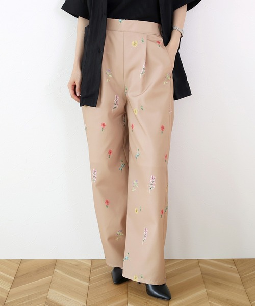 Aletta vita(アレッタビータ)の「エステルツイルフラワープリントワイドパンツ(その他パンツ・レディース・ベージュ/ブラック・M)」の18枚目の写真