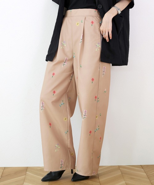 Aletta vita(アレッタビータ)の「エステルツイルフラワープリントワイドパンツ(その他パンツ・レディース・ベージュ/ブラック・M)」の17枚目の写真