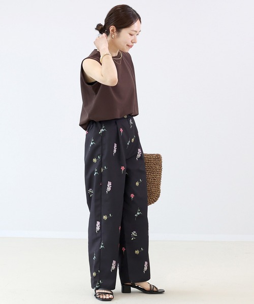 Aletta vita(アレッタビータ)の「エステルツイルフラワープリントワイドパンツ(その他パンツ・レディース・ベージュ/ブラック・M)」の22枚目の写真