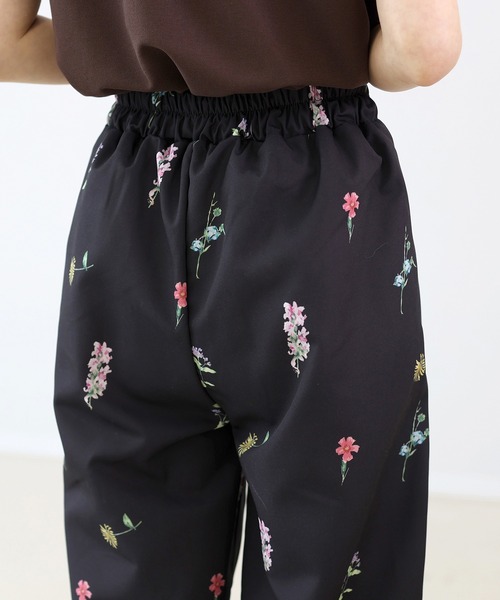 Aletta vita(アレッタビータ)の「エステルツイルフラワープリントワイドパンツ(その他パンツ・レディース・ベージュ/ブラック・M)」の19枚目の写真